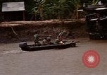Immagine di Mobile forza fluviale Delta del Mekong Vietnam, 1968, secondo 43 filmato di repertorio 65675054293