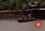 Immagine di Mobile forza fluviale Delta del Mekong Vietnam, 1968, secondo 46 filmato di repertorio 65675054293