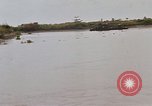 Immagine di Mobile forza fluviali barche in Vietnam Delta del Mekong Vietnam, 1968, secondo 41 filmato di repertorio 65675054294
