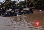 Immagine di Mobile forza fluviali barche in Vietnam Delta del Mekong Vietnam, 1968, secondo 45 filmato di repertorio 65675054294