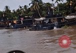 Immagine di Mobile forza fluviali barche in Vietnam Delta del Mekong Vietnam, 1968, secondo 50 filmato di repertorio 65675054294