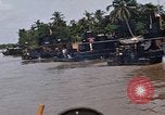 Immagine di Mobile forza fluviali barche in Vietnam Delta del Mekong Vietnam, 1968, secondo 55 filmato di repertorio 65675054294