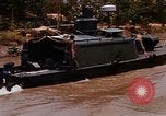 Standbild Mobile Riverine Kraft Boote Krieg in Vietnam Mekong Delta Vietnam, 1968, aus Sekunde 11 historischem Filmmaterial Videoclip 65675054295