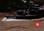 Standbild Mobile Riverine Kraft Boote Krieg in Vietnam Mekong Delta Vietnam, 1968, aus Sekunde 19 historischem Filmmaterial Videoclip 65675054295