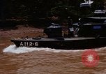Standbild Mobile Riverine Kraft Boote Krieg in Vietnam Mekong Delta Vietnam, 1968, aus Sekunde 20 historischem Filmmaterial Videoclip 65675054295