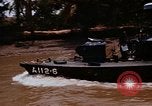 Standbild Mobile Riverine Kraft Boote Krieg in Vietnam Mekong Delta Vietnam, 1968, aus Sekunde 22 historischem Filmmaterial Videoclip 65675054295