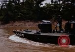 Standbild Mobile Riverine Kraft Boote Krieg in Vietnam Mekong Delta Vietnam, 1968, aus Sekunde 25 historischem Filmmaterial Videoclip 65675054295