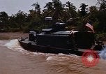 Standbild Mobile Riverine Kraft Boote Krieg in Vietnam Mekong Delta Vietnam, 1968, aus Sekunde 32 historischem Filmmaterial Videoclip 65675054295