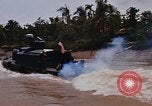Standbild Mobile Riverine Kraft Boote Krieg in Vietnam Mekong Delta Vietnam, 1968, aus Sekunde 35 historischem Filmmaterial Videoclip 65675054295