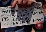 Immagine di Armi da fuoco Il Sud Est asiatico, 1966, secondo 6 filmato di repertorio 65675054299