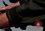 Immagine di Armi da fuoco Il Sud Est asiatico, 1966, secondo 11 filmato di repertorio 65675054299