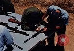 Immagine di Armi da fuoco Il Sud Est asiatico, 1966, secondo 25 filmato di repertorio 65675054299