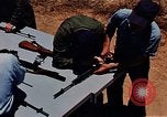Immagine di Armi da fuoco Il Sud Est asiatico, 1966, secondo 30 filmato di repertorio 65675054299
