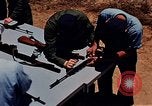 Immagine di Armi da fuoco Il Sud Est asiatico, 1966, secondo 32 filmato di repertorio 65675054299