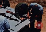 Immagine di Armi da fuoco Il Sud Est asiatico, 1966, secondo 35 filmato di repertorio 65675054299