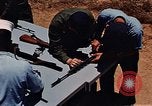 Immagine di Armi da fuoco Il Sud Est asiatico, 1966, secondo 36 filmato di repertorio 65675054299