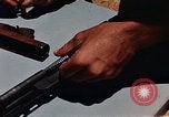 Immagine di Armi da fuoco Il Sud Est asiatico, 1966, secondo 43 filmato di repertorio 65675054299