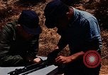Immagine di Armi da fuoco Il Sud Est asiatico, 1966, secondo 59 filmato di repertorio 65675054299