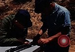 Immagine di Armi da fuoco Il Sud Est asiatico, 1966, secondo 60 filmato di repertorio 65675054299