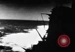 Image USS Wasp CV-7 torpillé pendant la Seconde Guerre mondiale Océan Pacifique, 1942, de la seconde 33 séquences d'archives historiques vidéo 65675054326