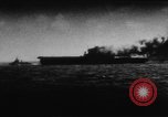 Image USS Wasp CV-7 torpillé pendant la Seconde Guerre mondiale Océan Pacifique, 1942, de la seconde 42 séquences d'archives historiques vidéo 65675054326