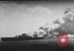 Image USS Wasp CV-7 torpillé pendant la Seconde Guerre mondiale Océan Pacifique, 1942, de la seconde 51 séquences d'archives historiques vidéo 65675054326