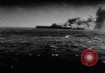 Image USS Wasp CV-7 torpillé pendant la Seconde Guerre mondiale Océan Pacifique, 1942, de la seconde 56 séquences d'archives historiques vidéo 65675054326