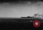 Image USS Wasp CV-7 torpillé pendant la Seconde Guerre mondiale Océan Pacifique, 1942, de la seconde 57 séquences d'archives historiques vidéo 65675054326