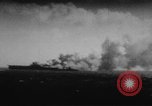 Image USS Wasp CV-7 torpillé pendant la Seconde Guerre mondiale Océan Pacifique, 1942, de la seconde 59 séquences d'archives historiques vidéo 65675054326