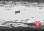 Standbild Überlebende in Rettungsbooten von USS Wasp CV-7 Pacific Theater, 1942, aus Sekunde 1 historischem Filmmaterial Videoclip 65675054327