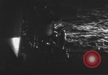 Standbild Überlebende in Rettungsbooten von USS Wasp CV-7 Pacific Theater, 1942, aus Sekunde 8 historischem Filmmaterial Videoclip 65675054327