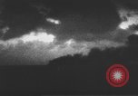 Standbild Überlebende in Rettungsbooten von USS Wasp CV-7 Pacific Theater, 1942, aus Sekunde 13 historischem Filmmaterial Videoclip 65675054327