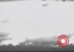 Standbild Überlebende in Rettungsbooten von USS Wasp CV-7 Pacific Theater, 1942, aus Sekunde 15 historischem Filmmaterial Videoclip 65675054327