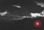 Standbild Überlebende in Rettungsbooten von USS Wasp CV-7 Pacific Theater, 1942, aus Sekunde 19 historischem Filmmaterial Videoclip 65675054327