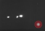 Standbild Überlebende in Rettungsbooten von USS Wasp CV-7 Pacific Theater, 1942, aus Sekunde 54 historischem Filmmaterial Videoclip 65675054327