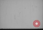Standbild Überlebende in Rettungsbooten von USS Wasp CV-7 Pacific Theater, 1942, aus Sekunde 62 historischem Filmmaterial Videoclip 65675054327