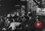 Image rassemblement communiste en faveur de république soviétique New York City USA, 1921, de la seconde 10 séquences d'archives historiques vidéo 65675054354