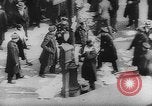 Image rassemblement communiste en faveur de république soviétique New York City USA, 1921, de la seconde 16 séquences d'archives historiques vidéo 65675054354