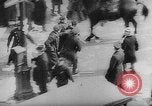 Image rassemblement communiste en faveur de république soviétique New York City USA, 1921, de la seconde 17 séquences d'archives historiques vidéo 65675054354