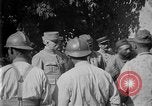Standbild Philippe Petain Weinproben während Ersten Weltkrieg Frankreich, 1917, aus Sekunde 14 historischem Filmmaterial Videoclip 65675054357