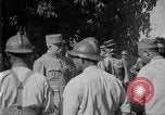 Standbild Philippe Petain Weinproben während Ersten Weltkrieg Frankreich, 1917, aus Sekunde 15 historischem Filmmaterial Videoclip 65675054357