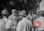 Standbild Philippe Petain Weinproben während Ersten Weltkrieg Frankreich, 1917, aus Sekunde 17 historischem Filmmaterial Videoclip 65675054357