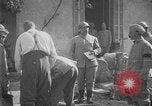 Standbild Philippe Petain Weinproben während Ersten Weltkrieg Frankreich, 1917, aus Sekunde 24 historischem Filmmaterial Videoclip 65675054357