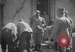 Standbild Philippe Petain Weinproben während Ersten Weltkrieg Frankreich, 1917, aus Sekunde 26 historischem Filmmaterial Videoclip 65675054357
