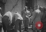 Standbild Philippe Petain Weinproben während Ersten Weltkrieg Frankreich, 1917, aus Sekunde 27 historischem Filmmaterial Videoclip 65675054357