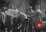 Standbild Philippe Petain Weinproben während Ersten Weltkrieg Frankreich, 1917, aus Sekunde 29 historischem Filmmaterial Videoclip 65675054357