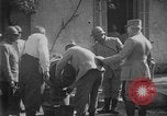 Standbild Philippe Petain Weinproben während Ersten Weltkrieg Frankreich, 1917, aus Sekunde 30 historischem Filmmaterial Videoclip 65675054357