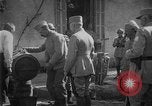 Standbild Philippe Petain Weinproben während Ersten Weltkrieg Frankreich, 1917, aus Sekunde 34 historischem Filmmaterial Videoclip 65675054357