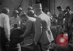 Standbild Philippe Petain Weinproben während Ersten Weltkrieg Frankreich, 1917, aus Sekunde 39 historischem Filmmaterial Videoclip 65675054357