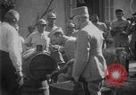 Standbild Philippe Petain Weinproben während Ersten Weltkrieg Frankreich, 1917, aus Sekunde 41 historischem Filmmaterial Videoclip 65675054357